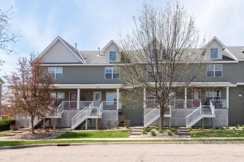 2882 Clover Ridge Dr, Chaska, MN 55318