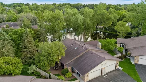 1151 Black Oaks Ln N, Plymouth, MN 55447
