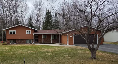 321 Shorewood Dr, International Falls, MN 56649