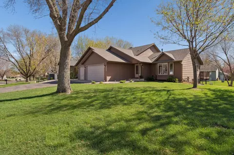 8922 Quinwood Ln N, Maple Grove, MN 55369