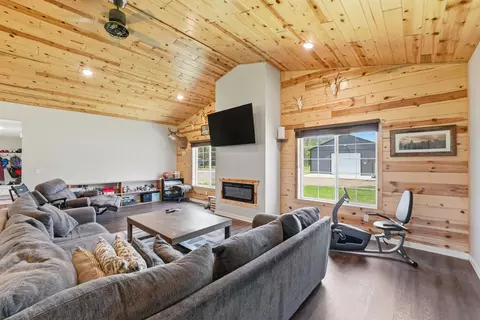 Living - 25265 Marsh Rd, Milaca, MN 56353 photo 3 of 4