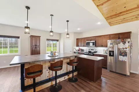 Kitchen - 25265 Marsh Rd, Milaca, MN 56353 photo 2 of 2