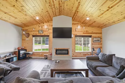 Living - 25265 Marsh Rd, Milaca, MN 56353 photo 2 of 4