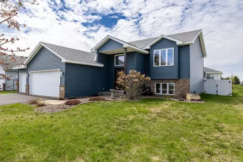 932 Chestnut St S, Belle Plaine, MN 56011