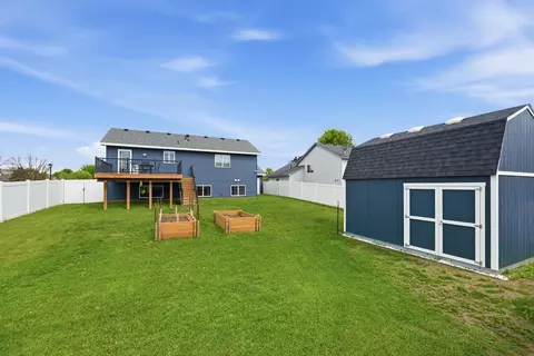 932 S Chestnut St, Belle Plaine, MN 56011