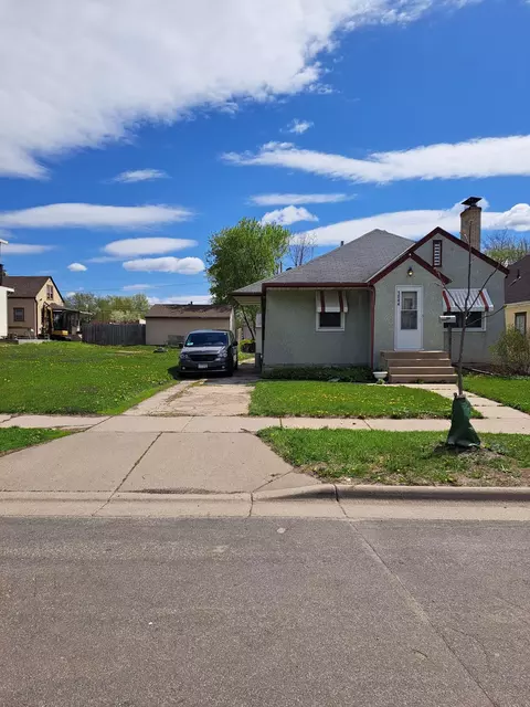1044 Cumberland St, Saint Paul, MN 55117