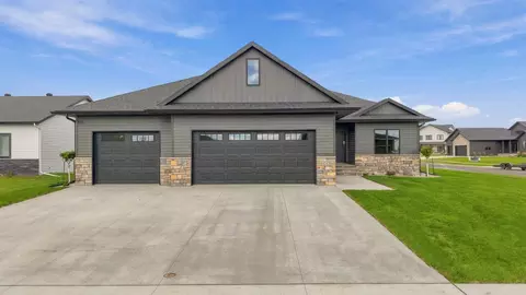 4257 Pine Pkwy S, Fargo, ND 58104