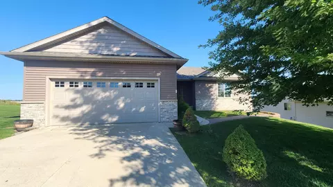 2136 Ashland Dr NW, Rochester, MN 55901
