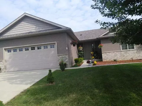 2136 Ashland Dr NW, Rochester, MN 55901