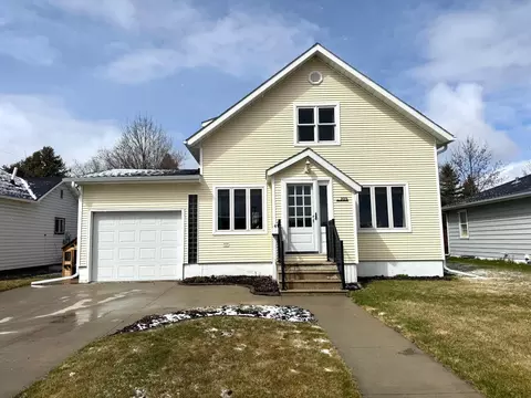 205 2nd Ave SW, Roseau, MN 56751