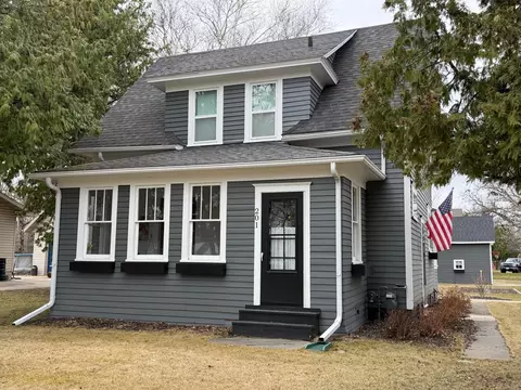 201 6th Ave SE, Roseau, MN 56751