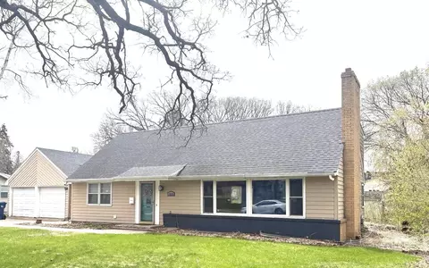 1039 W Summit Ave, Fergus Falls, MN 56537