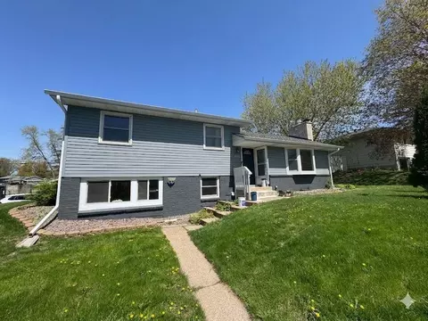 8265 Hyde Ct S, Cottage Grove, MN 55016