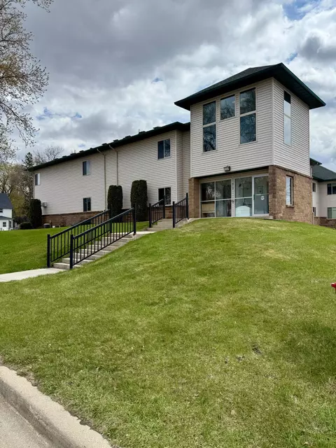 912 Hawthorne St #106, Alexandria, MN 56308