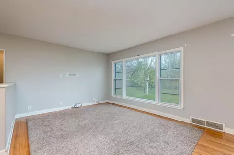 Living - 815 Barron Rd, Faribault, MN 55021 photo 3 of 6