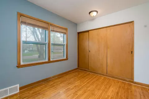 Bedroom - 815 Barron Rd, Faribault, MN 55021 photo 2 of 5