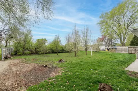 Exterior - 815 Barron Rd, Faribault, MN 55021 photo 4 of 5