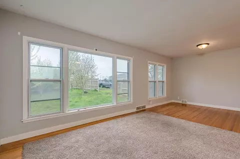 Living - 815 Barron Rd, Faribault, MN 55021 photo 4 of 6