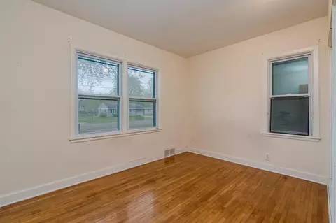 Bedroom - 815 Barron Rd, Faribault, MN 55021 photo 3 of 5