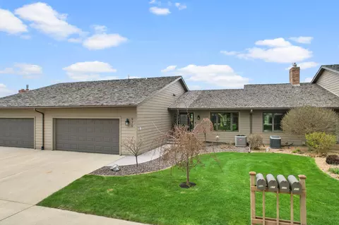 970 Rolling Greens Ln NW, Hutchinson, MN 55350