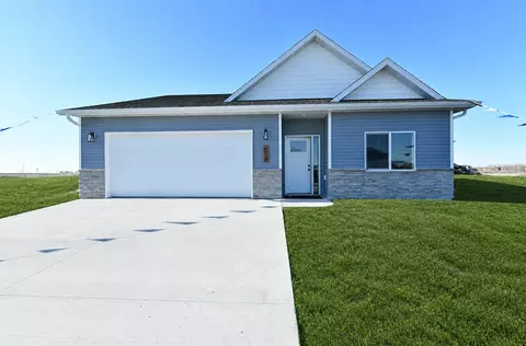 6808 Deer Creek Pkwy S, Fargo, ND 58104