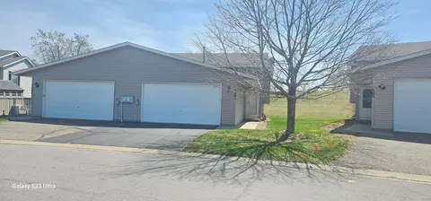 1501 Mcintosh Cir, Shakopee, MN 55379