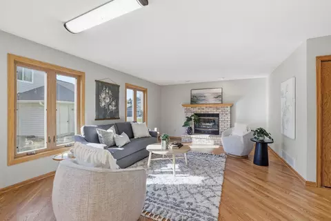 3880 Minnesota Ln N, Plymouth, MN 55446