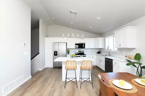 Kitchen - 6809 Deer Creek Loop, Horace, ND 58047 photo 2 of 4