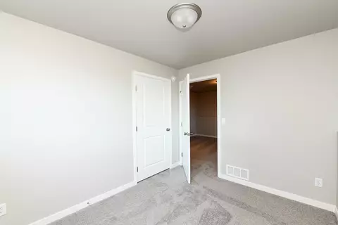Bedroom - 6809 Deer Creek Loop, Horace, ND 58047 photo 4 of 6