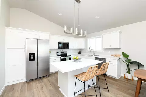 Kitchen - 6809 Deer Creek Loop, Horace, ND 58047 photo 3 of 4