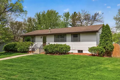 908 Greenvale Ave W, Northfield, MN 55057
