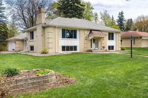 2454 Pascal St, Roseville, MN 55113