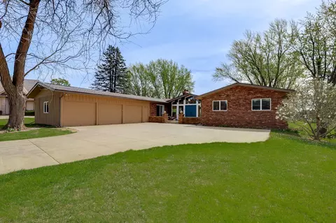 70 Valley Ln, Hastings, MN 55033