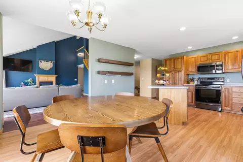 Dining - 2095 80th St, Somerset, WI 54025 photo 1 of 3