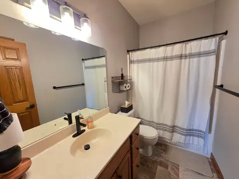 Bath - 505 4th St SE, Plainview, MN 55964 photo 5 of 6