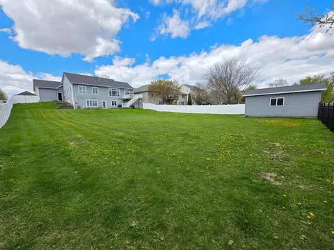 Exterior - 505 4th St SE, Plainview, MN 55964 photo 8 of 10