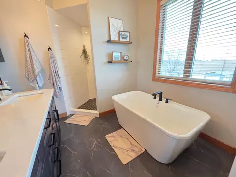 Bath - 505 4th St SE, Plainview, MN 55964 photo 3 of 6