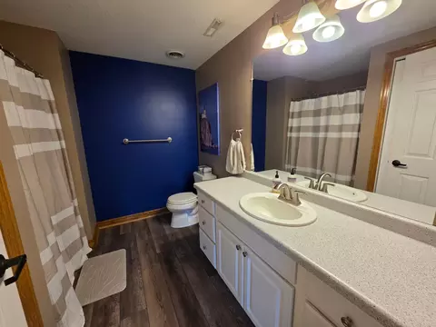 Bath - 505 4th St SE, Plainview, MN 55964 photo 6 of 6