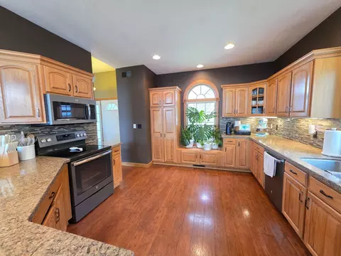 Kitchen - 505 4th St SE, Plainview, MN 55964 photo 2 of 7