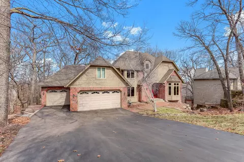 16048 Baywood Ln, Eden Prairie, MN 55346