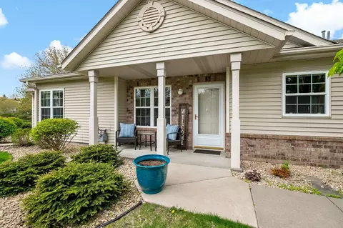 189 Wedgewood Dr, Mahtomedi, MN 55115