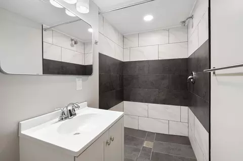 Bath - 801 11th Ave SE, Austin, MN 55912 photo 3 of 3