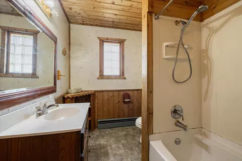 Bath - 429 S 4th Ave E, Ely, MN 55731 photo 2 of 3