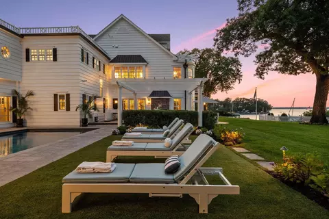 Exterior - 20100 Lakeview Ave, Deephaven, MN 55331 photo 6 of 7