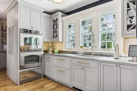 Kitchen - 20100 Lakeview Ave, Deephaven, MN 55331 photo 4 of 5