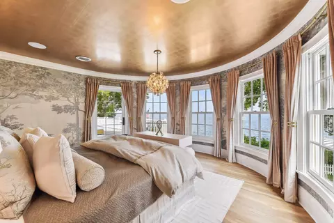 Bedroom - 20100 Lakeview Ave, Deephaven, MN 55331 photo 1 of 4