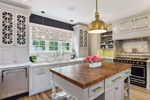 Kitchen - 20100 Lakeview Ave, Deephaven, MN 55331 photo 3 of 5