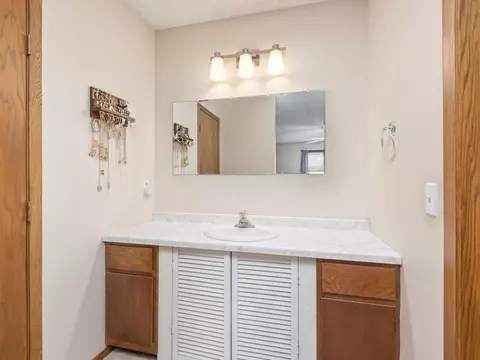 Bath - 1312 Deercliff Ln, Eagan, MN 55123 photo 1 of 3