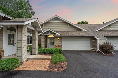 2879 Devonshire Pl, Woodbury, MN 55125
