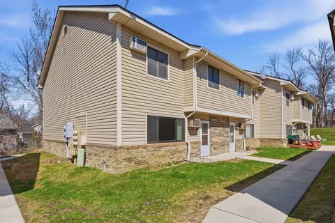 64 E 13th St, Waconia, MN 55387